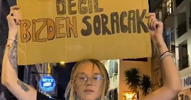 Kadıköy’de Gazze için tek başına duruş sergiledi VİDEO İZLE