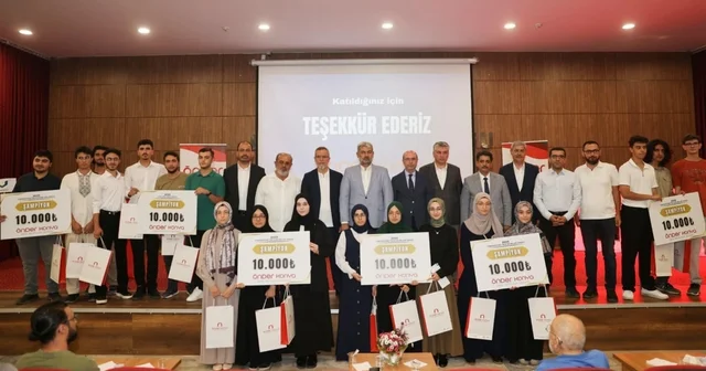 Konya da başarılı öğrenciler için ödül töreni düzenledi Konya Haberleri