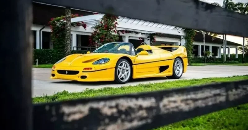 Dünyanın en pahalı Ferrari si... Fiyatı dudak uçuklattı