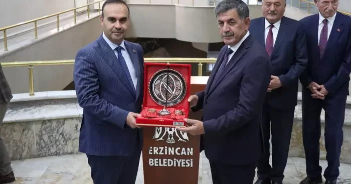 Sanayi ve Teknoloji Bakanı Kacır, Erzincan’da ziyaretlerde bulundu