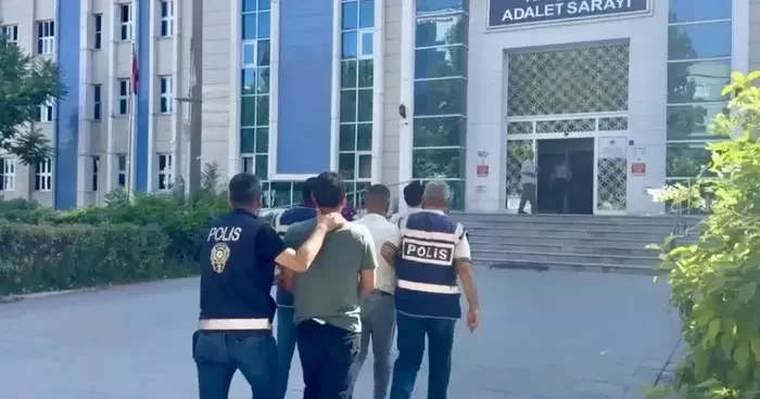 Kırşehir de emekli kadını dolandıran 3 zanlı tutuklandı