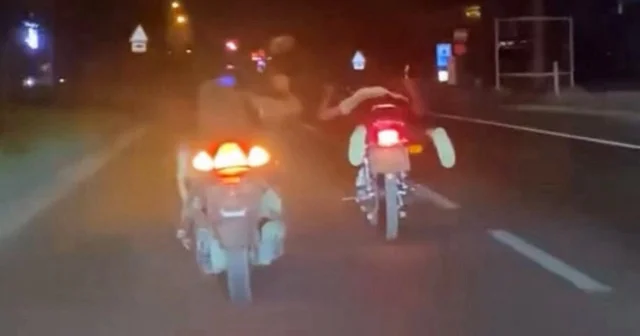 Bolu’da D 100’de motosikletin üstünde yatarak tehlikeli yolculuk yapan magandalar kamerada VİDEO İZLE