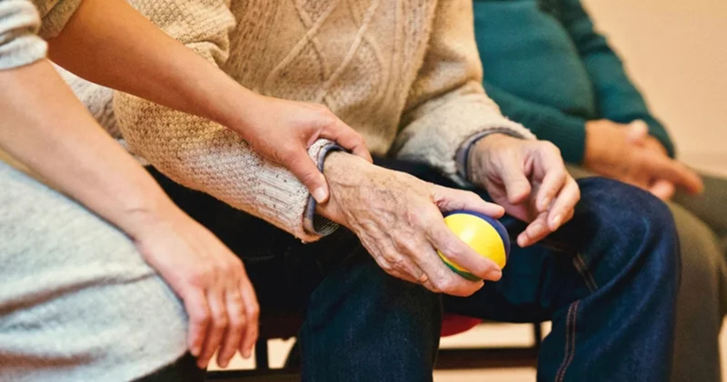 Alzheimer da erken tanı kritik rol oynuyor: Hastalığın seyrini yavaşlatıyor