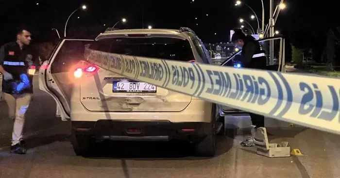 Konya da bulunduğu aracın önü kesilerek silahlı saldırıya uğrayan kişi ağır yaralandı