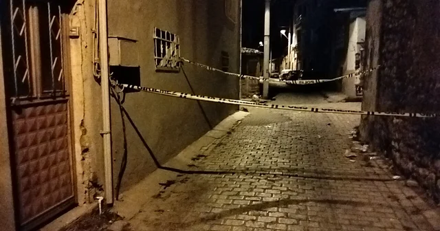 Sokakta karşılaştığı amcasını 3 yerinden bıçakladı Manisa Haberleri
