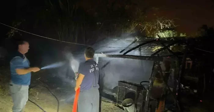 Samandağ’da depo olarak kullanılan çadır yandı