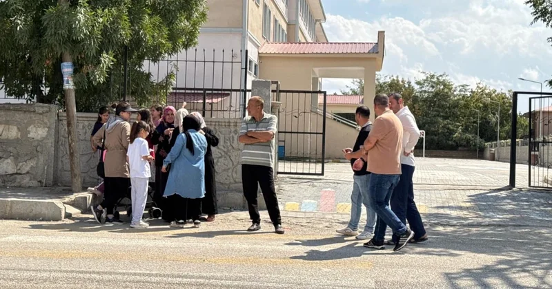Okulda dehşet anları! Okula girip 2 öğretmeni bıçakladı Sözcü Gazetesi