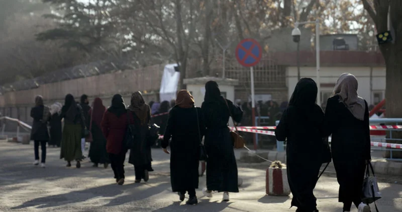 Taliban, Afgan üniversitelerinde kadınların yazdığı kitapları yasakladı Dış Haberler