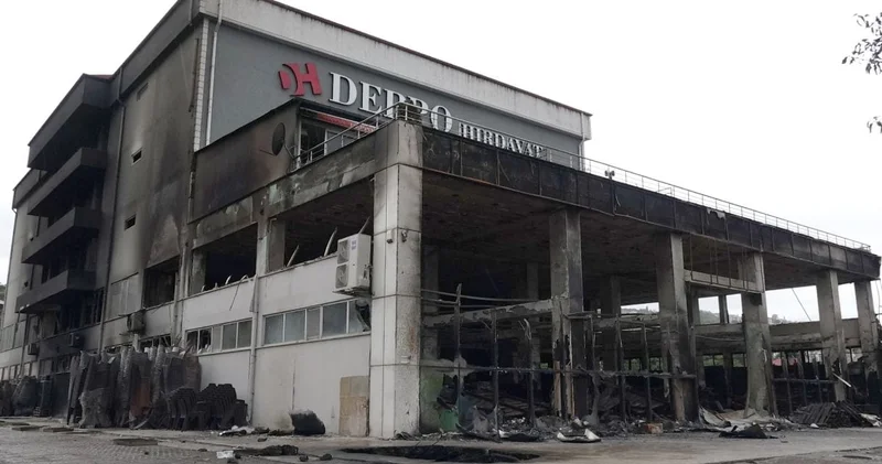O AVM 15 saat boyunca alev alev yanmıştı: Hasar böyle görüntülendi