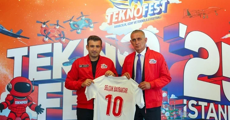 TFF Başkanı Hacıosmanoğlu, TEKNOFEST i ziyaret etti!