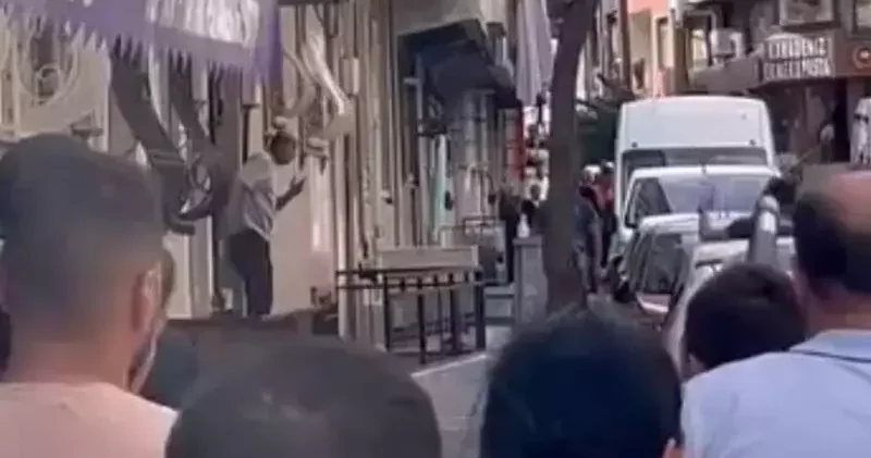 Gaziosmanpaşa da eski eşinin evine bıçakla gelen şüpheli polis tarafından yakalandı
