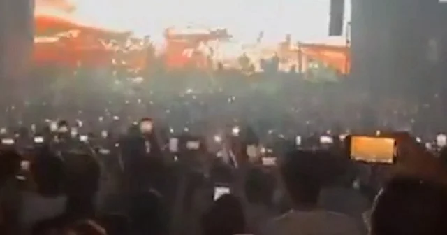 Paris’te utanç verici görüntüler: Siyonist şarkıcı Eyal Golan’ın konserinde Gazze’nin bombalandığı anlar ekrana yansıtıldı VİDEO İZLE