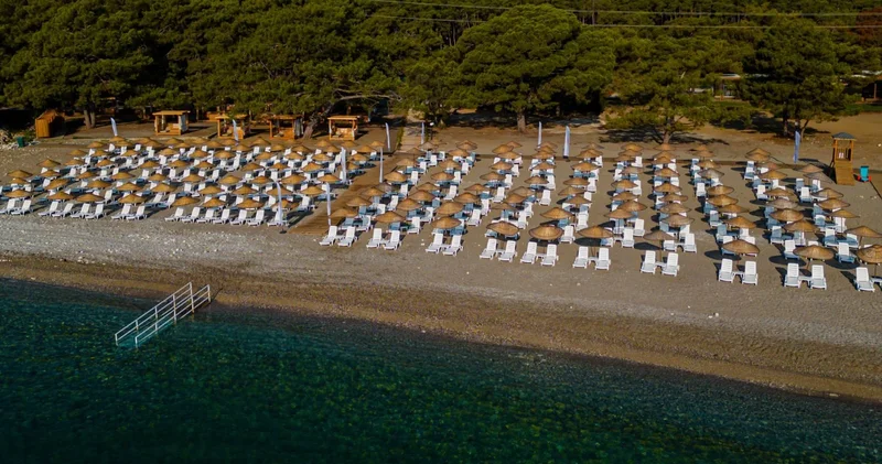 Bodrum Yalıkavak ta lüksün ortasında halk plajı