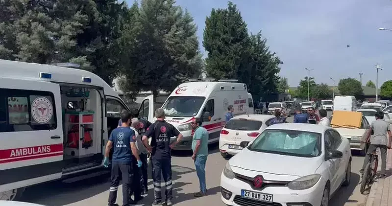 Adliye binası önünde akraba ailelerin kavgası: 5 yaralı, 7 gözaltı