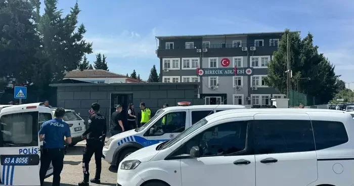 Adliye önünde taşlı sopalı kavga: 5 yaralı