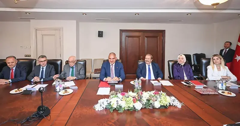 Bakan Ersoy, Cumhurbaşkanlığı Kültür ve Sanat Politikaları Kurulu üyeleriyle bir araya geldi
