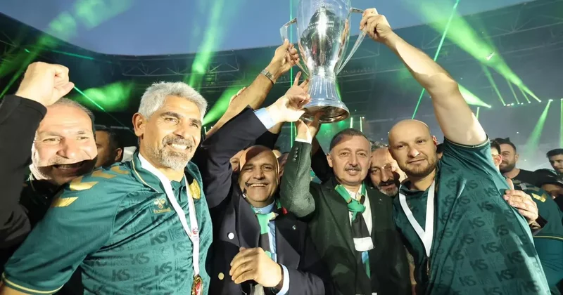 16 yıl sonra Süper Lig e döndüler, başkansız kaldılar: 3 isimle görüşülüyor