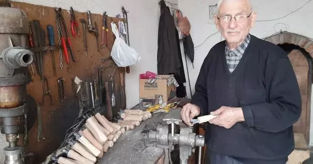 Samsun haberleri Rızkı için 70 yıldır aynı tezgâhta: Ölürsem bu iş de biter! Tanesini 50 TL... 20 Mayıs 2025