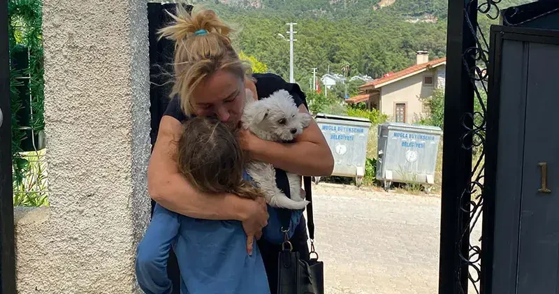 Kızını babasıyla görüşe 43 dakika geç götürdüğü için hapis yatan anne, cezaevinden çıktı