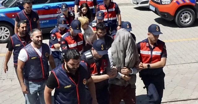 Muğla da bir kişinin evinde silahla öldürülmesiyle ilgili 3 zanlı tutuklandı Muğla Haberleri