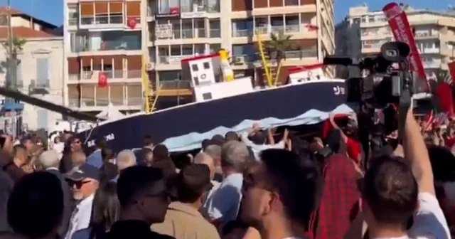CHP liler mitinge vapur maketiyle geldi VİDEO İZLE