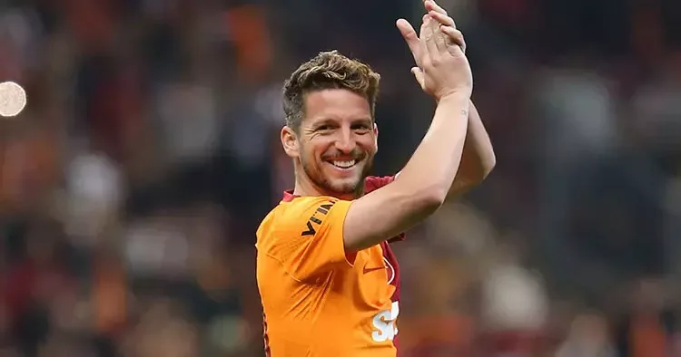 Galatasaraylı Mertens’ten emeklilik açıklaması! ‘Dört gözle bekliyorum’