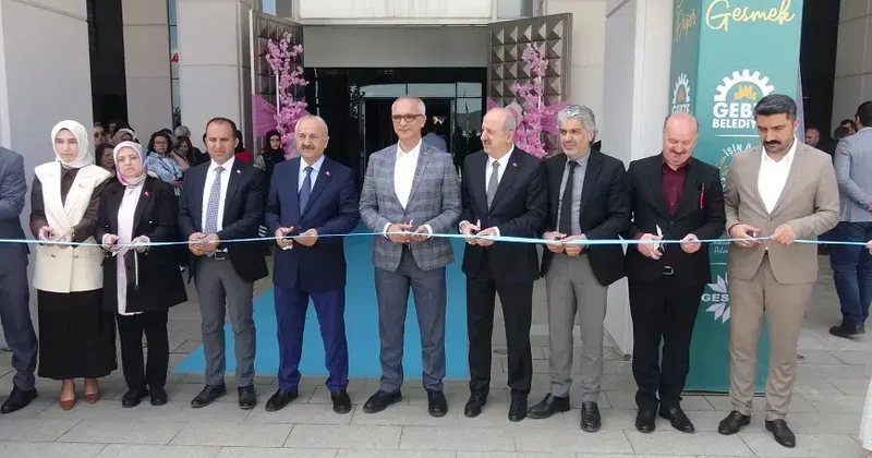 Gebze de kursiyerlerin yıl boyunca hazırladığı eserlerden oluşan sergi açıldı
