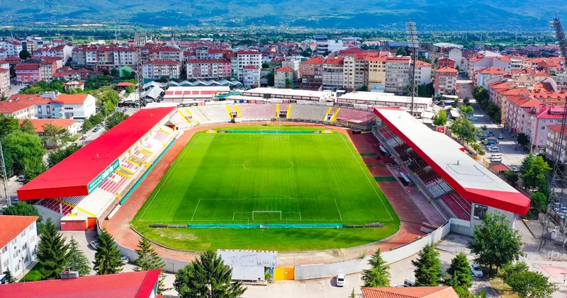 Atatürk Stadı parça parça yıkılıyor