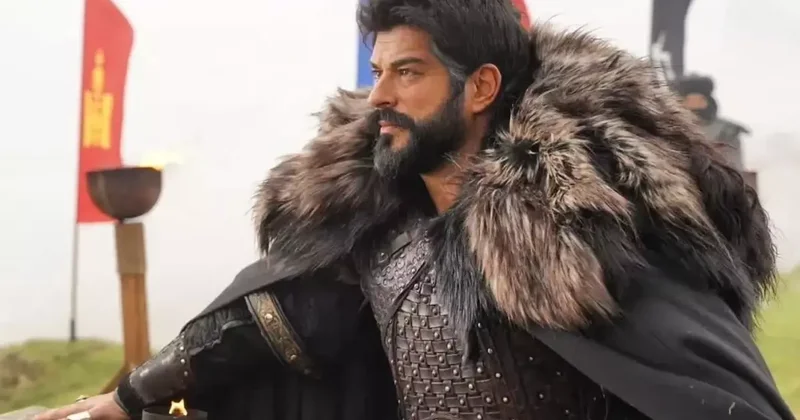 Burak Özçivit aşka geldi! Fahriye Evcen ile romantik paylaşım
