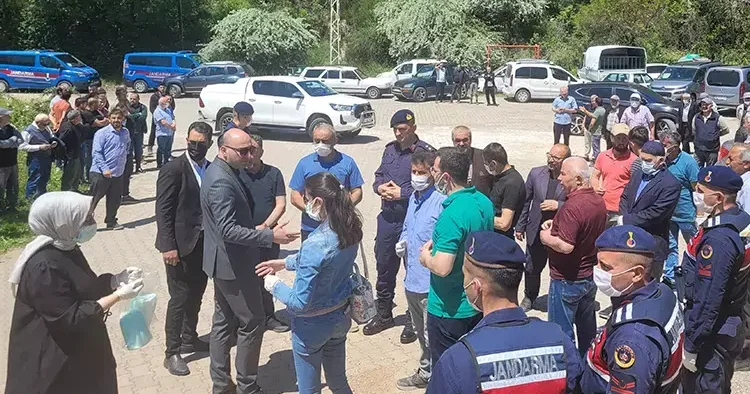 Kene kabusu geri döndü! 1,5 yaşındaki Metehan KKKA kurbanı oldu... Cenazede herkes maske taktı