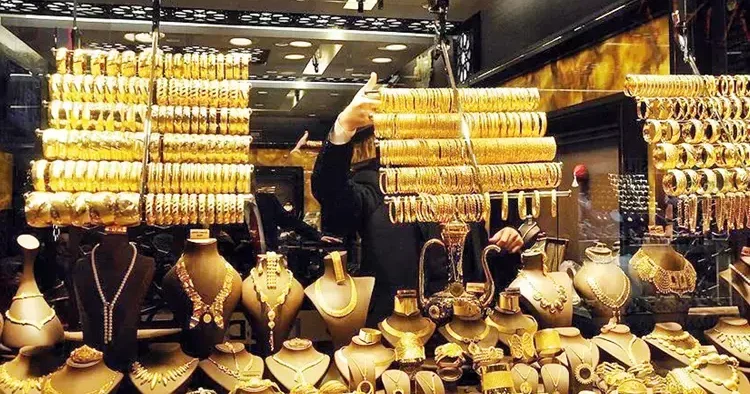 Altında üç ayaklı yükseliş ivmesi