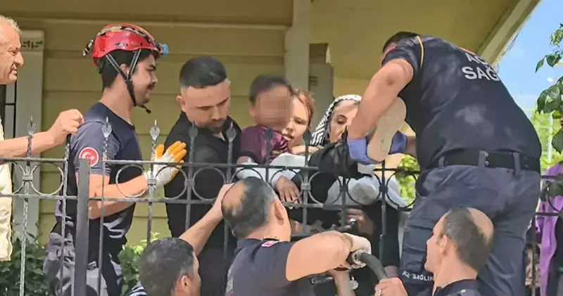 Bacağına saplanan korkuluk demiriyle hastaneye kaldırıldı