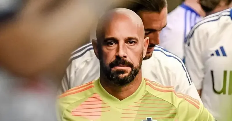 Pepe Reina becomes a manager
