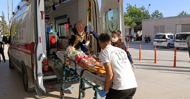 Tarla süren babasının kullandığı traktörün altında kalan Nur ağır yaralandı Bursa Haberleri