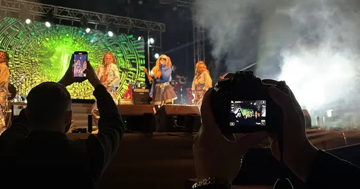 Bolu’da konser öncesi sürpriz evlilik teklifi! Coşkuyla karşılandı