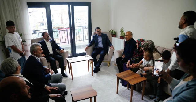 Bakan Kurum Dikmece de yeni evlerine yerleşen depremzede aileye misafir oldu: İstiyoruz ki herkesin yüzü sizin gibi gülsün Hatay Haberleri