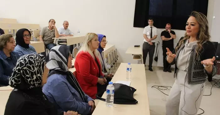 İzmir de 50 yaşlarında iki kadın seneler sonra hayalleri olan o yerde: Tekrardan genç gibi...