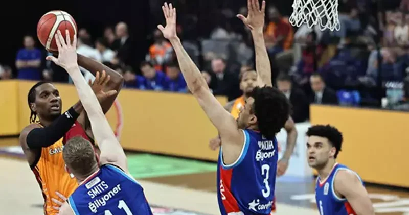 Galatasaray Anadolu Efes: 53 87