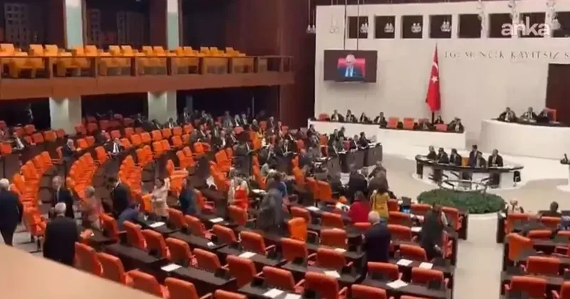 CHP li vekiller Genel Kurulu terk etti