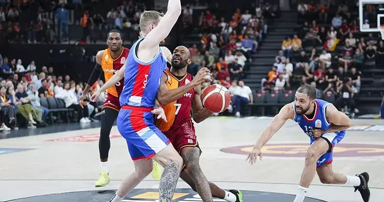 Anadolu Efes ten Galatasaray 34 sayı fark!