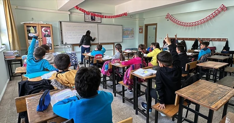 2025 2026 MEB takvimi yayınlandı: 1. ve 2. dönem ne zaman başlıyor bitiyor, ara tatili ve yaz tatili ne zaman, okul ne zaman kapanıyor?
