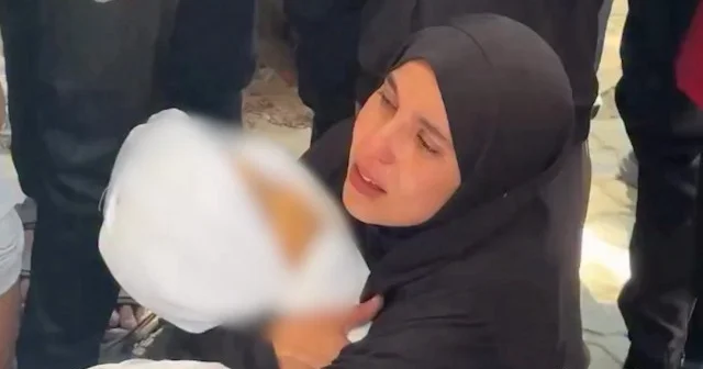 Gazzeli anne işgalcilerin katlettiği oğluna son kez sarıldı VİDEO İZLE