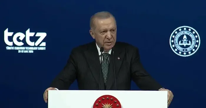 Cumhurbaşkanı Erdoğan dan dijital zorbalık açıklaması! Evlatlarımızı dijital derebeylerin insafına terk edemeyiz