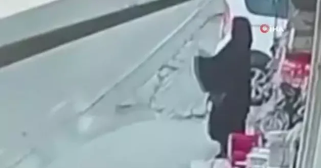 Çocuğunun mezuniyetine giderken boşanma aşamasındaki eşi tarafından darbedildi