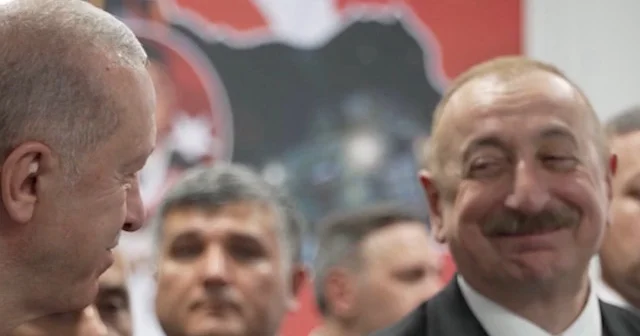 Erdoğan ve Aliyev in göz göze geldiği an tarihe geçti VİDEO İZLE
