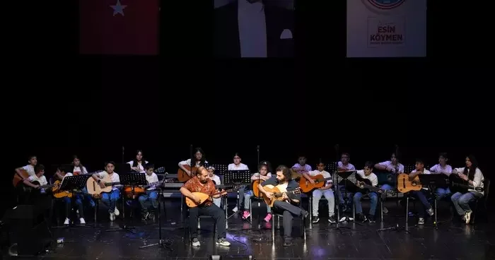 Maltepe de geleceğin sanatçılarından yıl sonu gösterisi