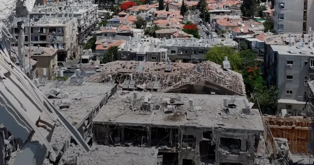 İran ın saldırı düzenlediği Bat Yam daki yıkım havadan görüntülendi VİDEO İZLE