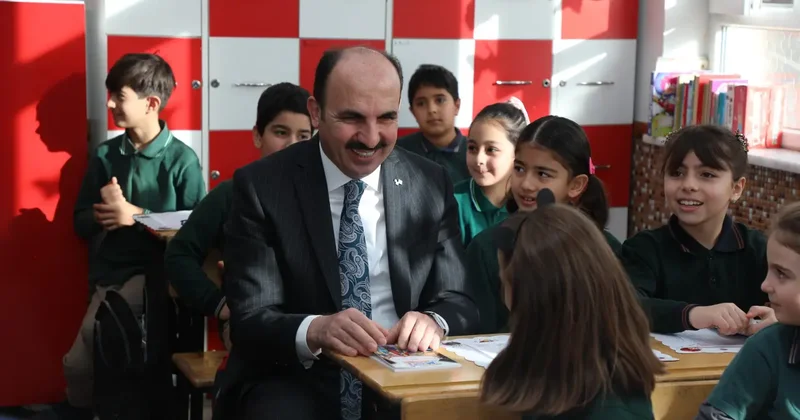 Başkan Altay, karne heyecanı yaşayan öğrencileri tebrik etti