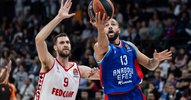 Fenerbahçe Beko nun eski uzunu Georgios Papagiannis Anadolu Efes e geçiyor