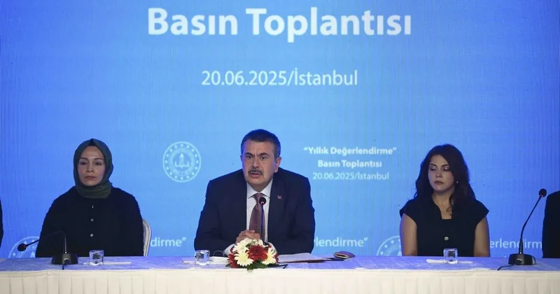 Milli Eğitim Bakanı Yusuf Tekin açıkladı: Yeni dönemde okul forması geri geliyor